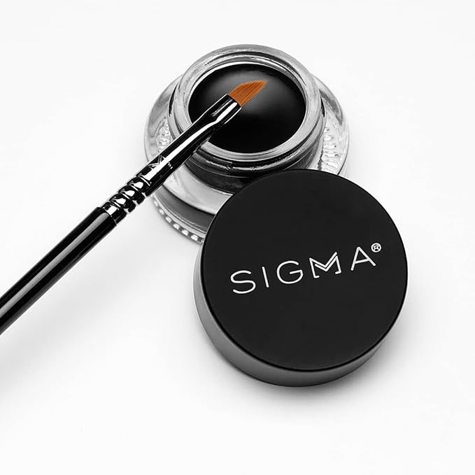 Sigma Beauty Professional E06 Eye Liner Brush – Fine Angled Eyeliner Brush with Pointed Tip for Meticulously Applying Gel and Liquid Eyeliner, For Cat Eyeliner & Winged Liner (1 Brush)-GlimoraGlow