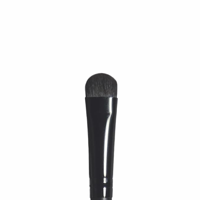 e.l.f. Eyeshadow "C" Brush, Curved Eyeshadow Brush For Blending & Diffusing, Helps Create The Perfect Smoky Eye, Vegan & Cruelty-Free-GlimoraGlow