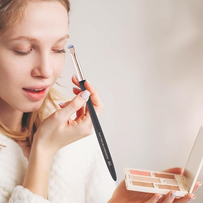 Profusion Cosmetics Flat Precise Eyeshadow Brush - Softens Dramatic Edges & Fine Lines, For Eyeshadow, Eyeliner-GlimoraGlow