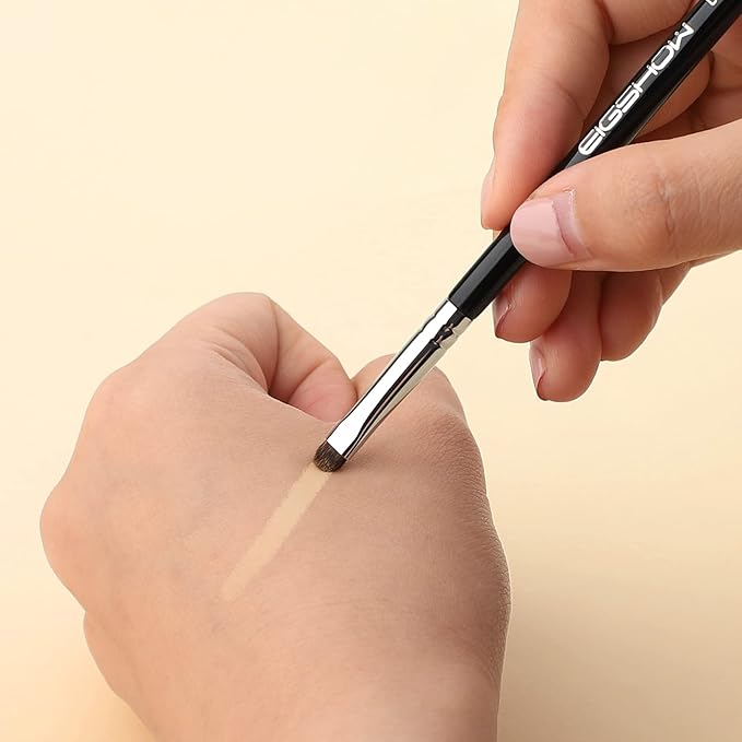 EIGSHOW Concealer Brush, Detail Shader Makeup Brush for Blending Eyeshadow, Concealing Small Blemishes and Imperfections - Precision Application (E867)-GlimoraGlow