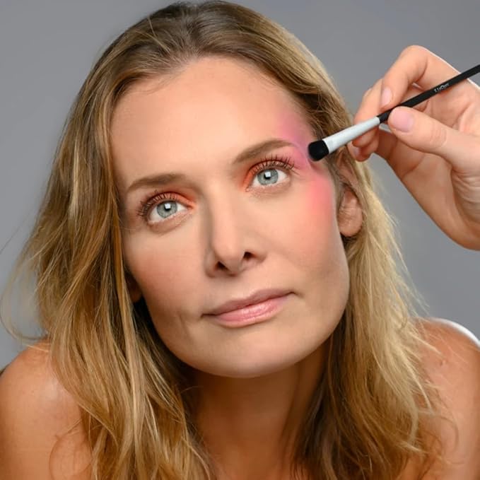 T.LeClerc Flat Brush 04 for Eyeshadows – Professional Makeup Brush for Precise Application – Soft Synthetic Bristles for Smooth Finish-GlimoraGlow