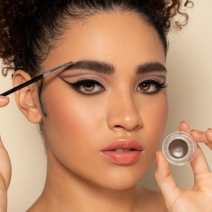 Sigma Beauty Professional E06 Eye Liner Brush – Fine Angled Eyeliner Brush with Pointed Tip for Meticulously Applying Gel and Liquid Eyeliner, For Cat Eyeliner & Winged Liner (1 Brush)-GlimoraGlow