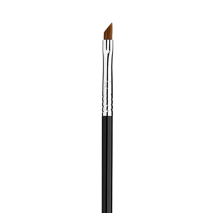 Sigma Beauty Professional E06 Eye Liner Brush – Fine Angled Eyeliner Brush with Pointed Tip for Meticulously Applying Gel and Liquid Eyeliner, For Cat Eyeliner & Winged Liner (1 Brush)-GlimoraGlow