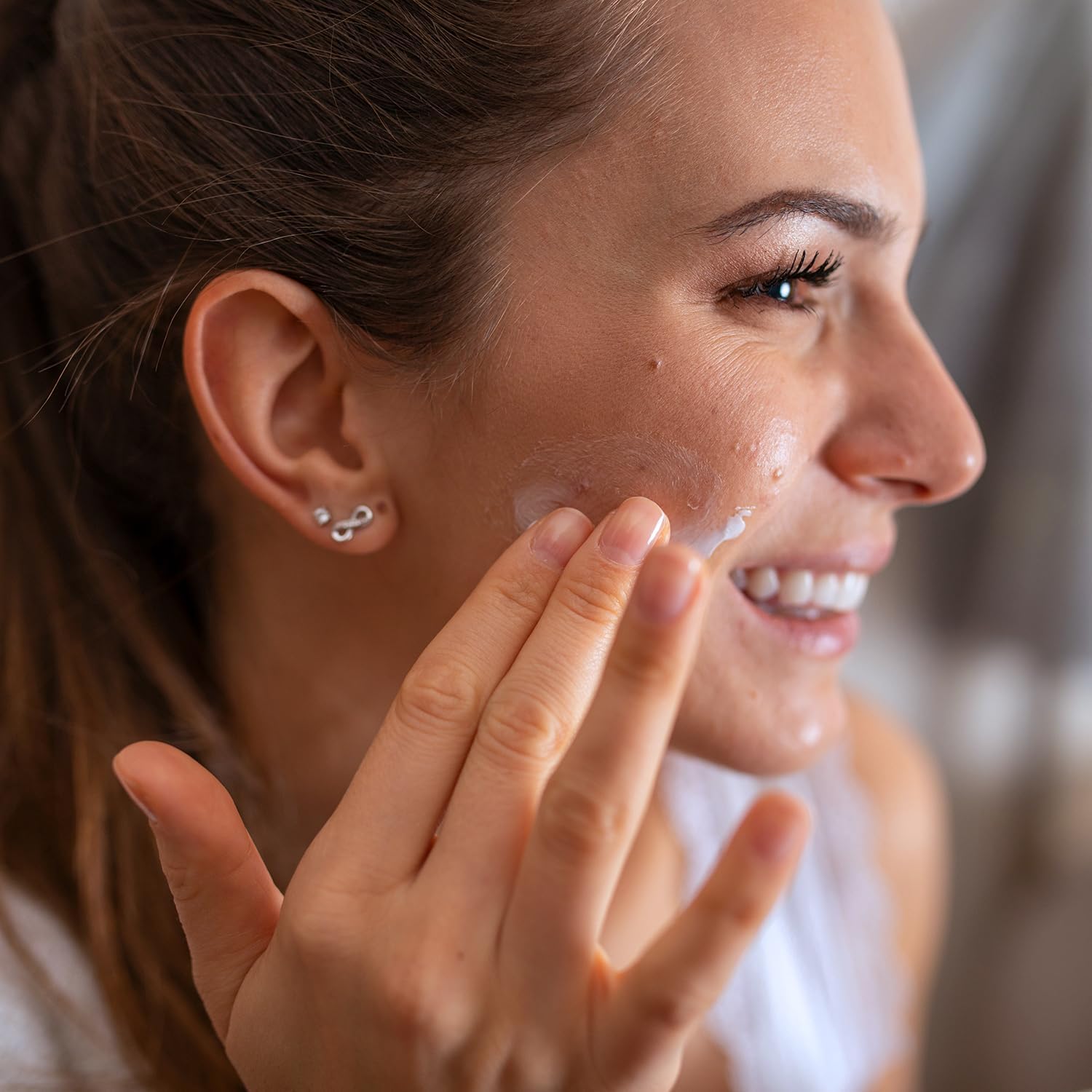 Amazon Basics Moisturizing Water Gel, 1.7 Ounces, 1-Pack-GlimoraGlow