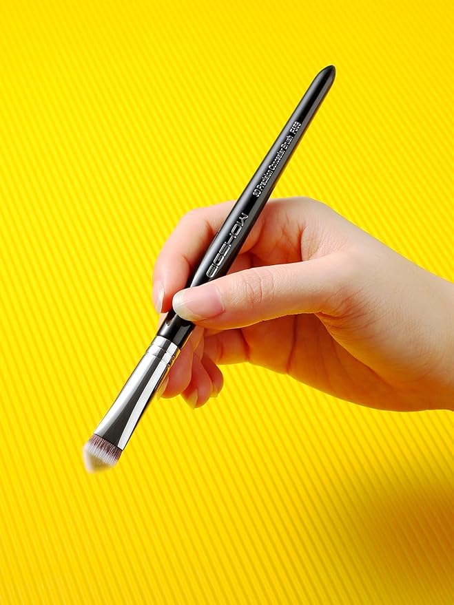 EIGSHOW Concealer Brush Under Eye, Small Triangle Brushes for Precise Coverage Dark Circles Blemishes Acne, Blending Cream and Liquid (F658)-GlimoraGlow