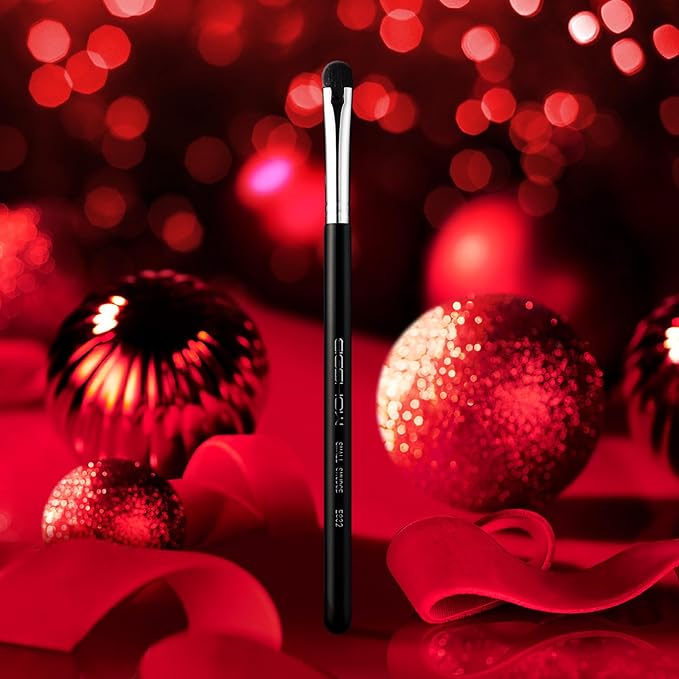 Curved Smudge Eyeshadow Brush, EIGSHOW Small Round Top Blending Eye Shadow with Synthetic Bristles for Smokey Cat Eye Makeup (E832)-GlimoraGlow