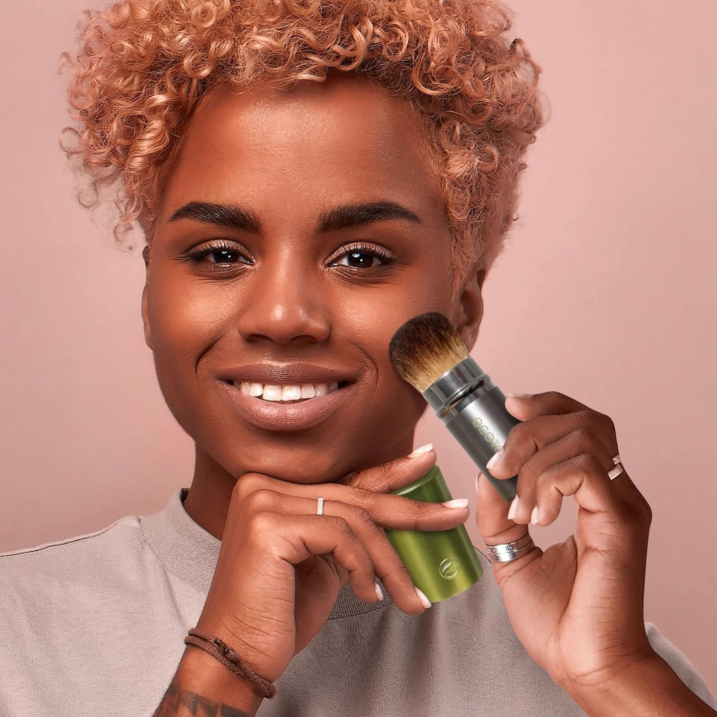 EcoTools Retractable Face Makeup Brush, Kabuki Brush for Foundation, Blush, Bronzer, & Powder, Travel Friendly & Perfect for On The Go, Eco Friendly, Synthetic & Cruelty Free Bristles, 1 Count-GlimoraGlow