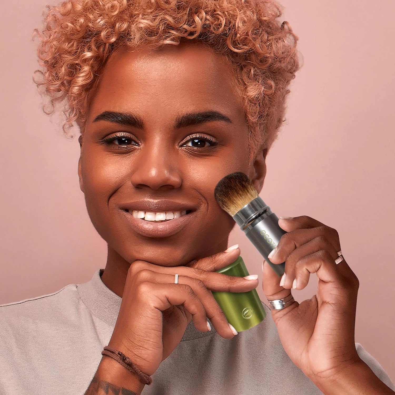 EcoTools Retractable Face Makeup Brush, Kabuki Brush for Foundation, Blush, Bronzer, & Powder, Travel Friendly & Perfect for On The Go, Eco Friendly, Synthetic & Cruelty Free Bristles, 1 Count-GlimoraGlow