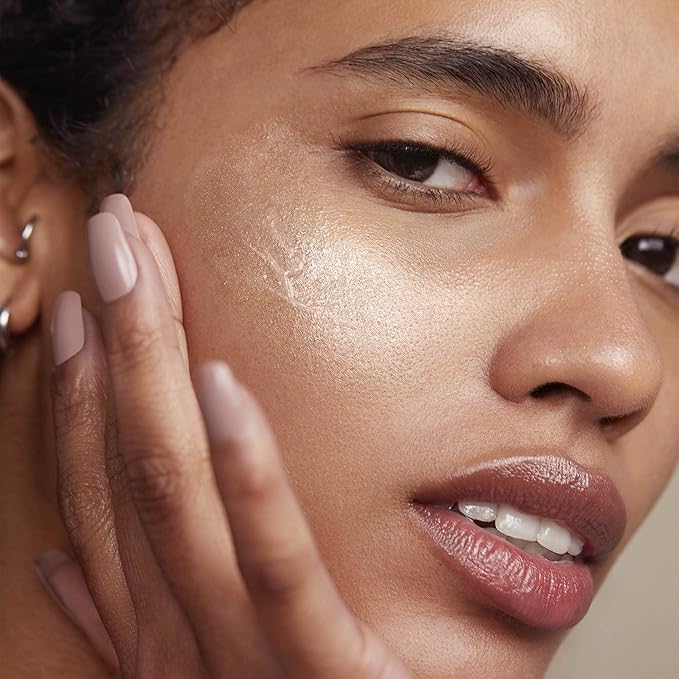 Honest Beauty Vitamin C Radiance Brightening Serum | Improves Skin Tone + Complexion | Vitamin C, Pearl, Hyaluronic Acid | EWG Verified + Cruelty Free | 1 fl oz-GlimoraGlow