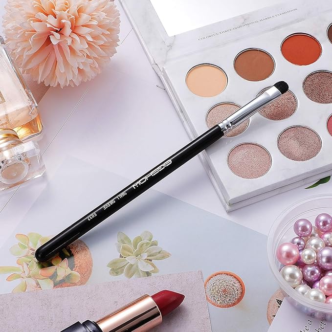 Curved Smudge Eyeshadow Brush, EIGSHOW Small Round Top Blending Eye Shadow with Synthetic Bristles for Smokey Cat Eye Makeup (E832)-GlimoraGlow