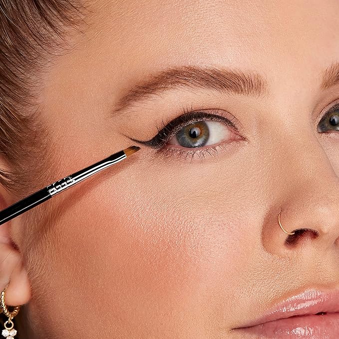 Sigma Beauty Professional E06 Eye Liner Brush – Fine Angled Eyeliner Brush with Pointed Tip for Meticulously Applying Gel and Liquid Eyeliner, For Cat Eyeliner & Winged Liner (1 Brush)-GlimoraGlow